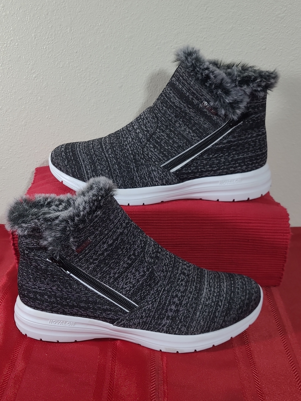 Telic Apres-Ski Recovery Boots, Women Size 9, Granite Color Faux Trim